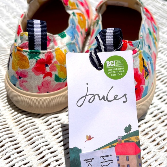 Steppinโ Pretty! JOULES (NWT, Size 8) โFayโ White Floral Slip-on Sneakers - Picture 5 of 7